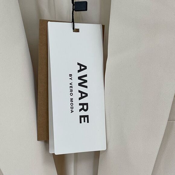 Vero Moda Aware Tone Long Sleeve Oversized Blazer Jacket Birch Women US 4 Office - Picture 4 of 10